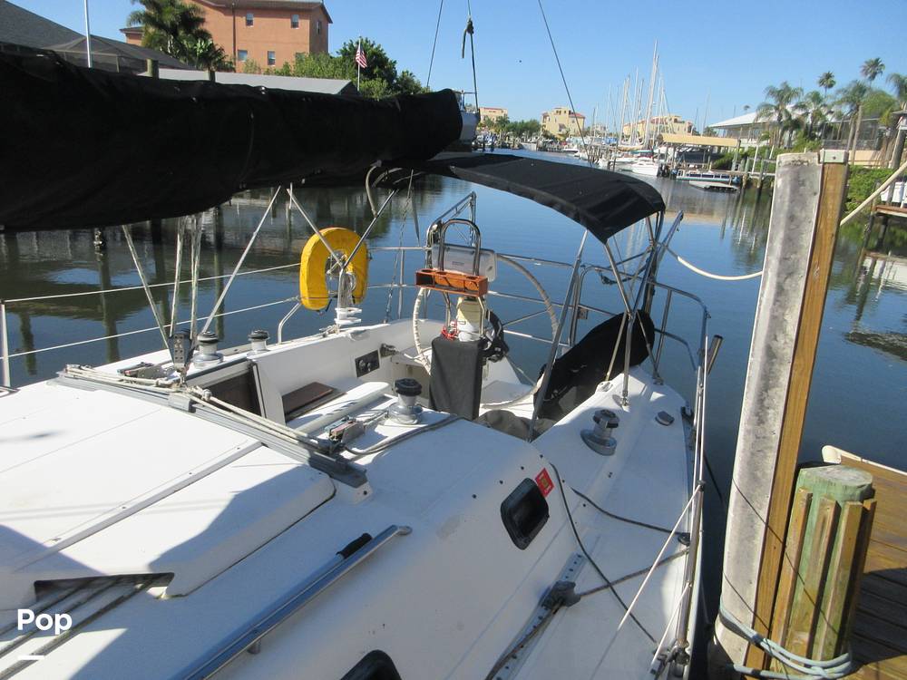 Slide: The Image of Hunter 35 Legend 1987 - 6