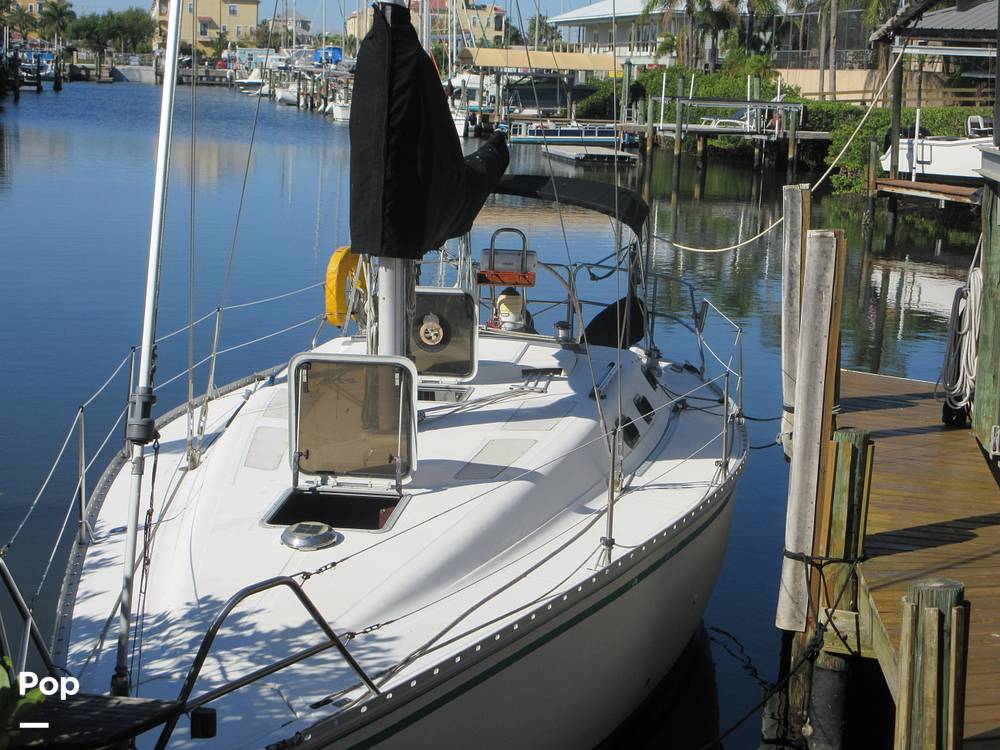 Slide: The Image of Hunter 35 Legend 1987 - 63