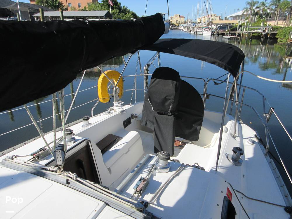 Slide: The Image of Hunter 35 Legend 1987 - 66