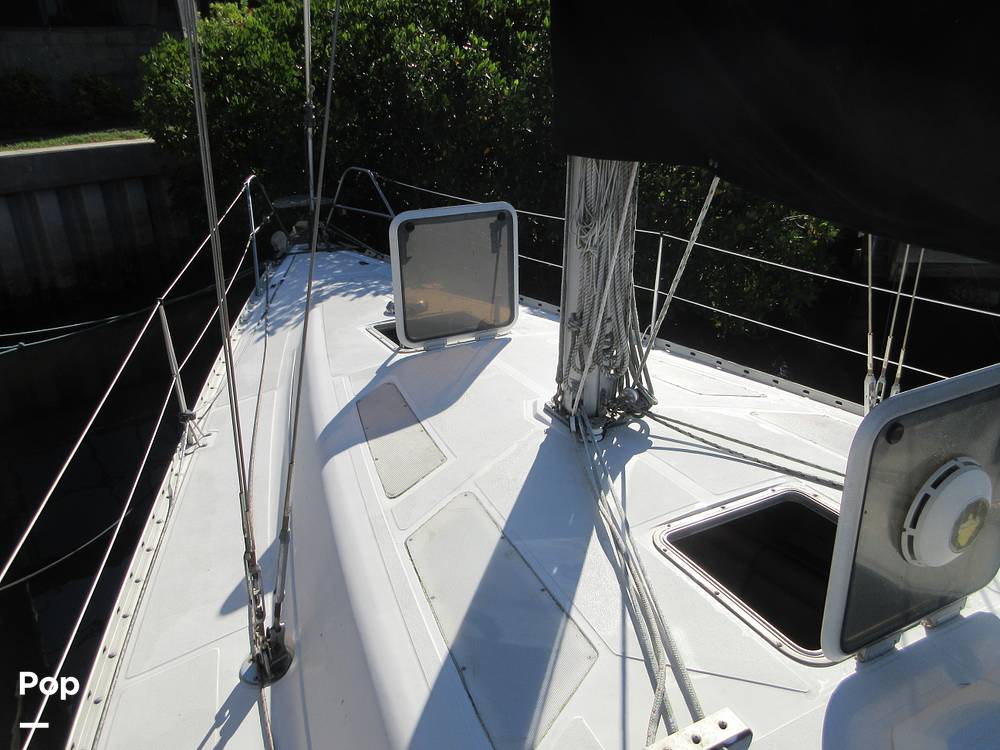 Slide: The Image of Hunter 35 Legend 1987 - 67