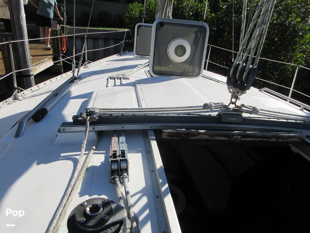 Slide: The Image of Hunter 35 Legend 1987 - 68