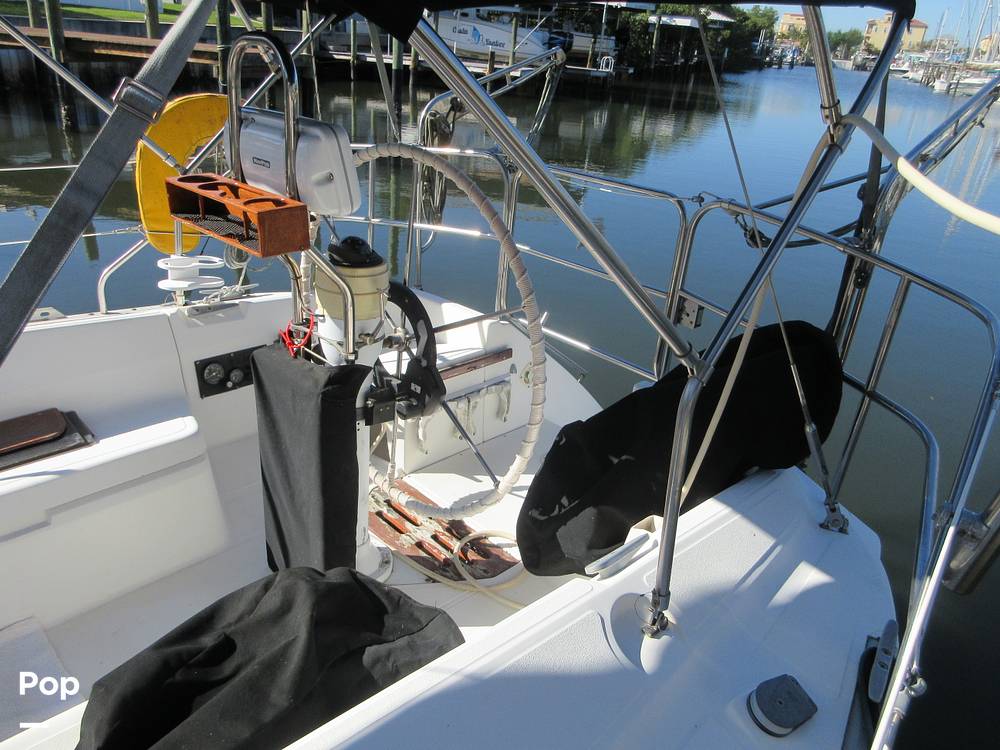Slide: The Image of Hunter 35 Legend 1987 - 7