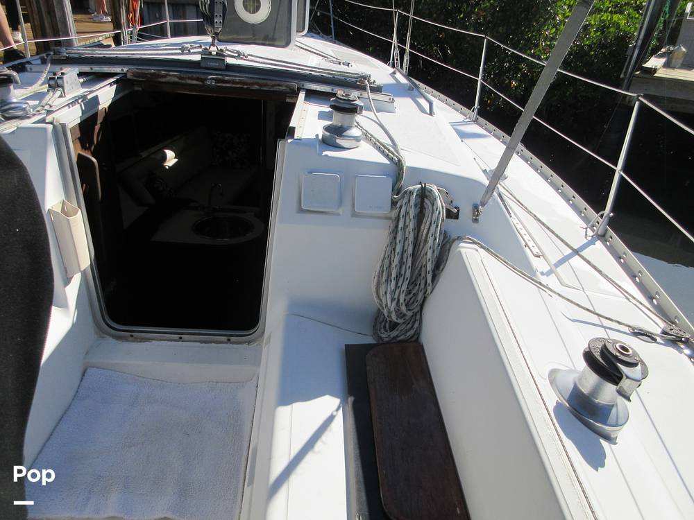 Slide: The Image of Hunter 35 Legend 1987 - 71