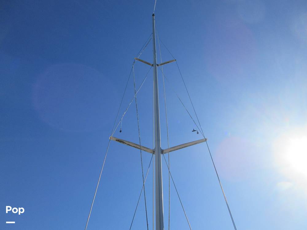 Slide: The Image of Hunter 35 Legend 1987 - 75