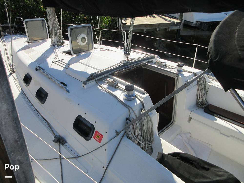 Slide: The Image of Hunter 35 Legend 1987 - 77