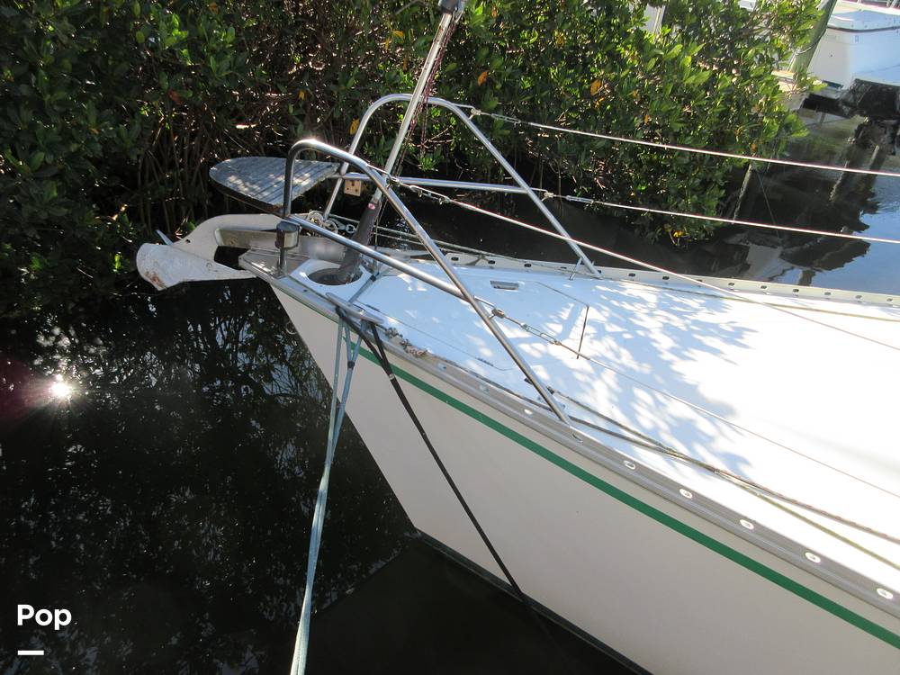 Slide: The Image of Hunter 35 Legend 1987 - 78