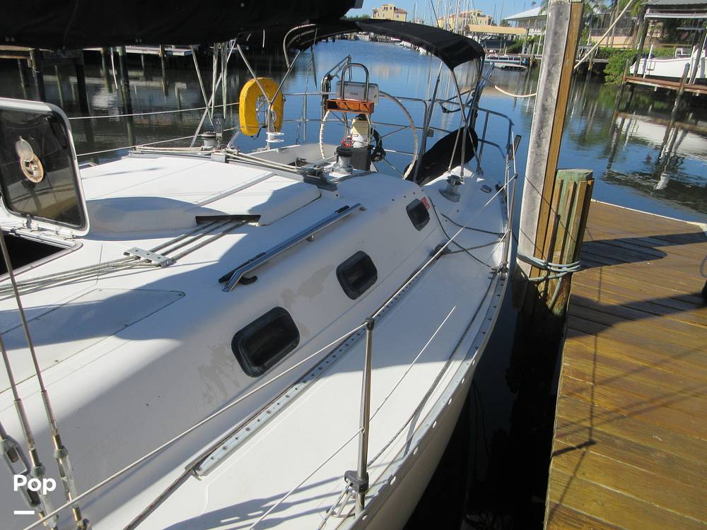 Slide: The Image of Hunter 35 Legend 1987 - 80