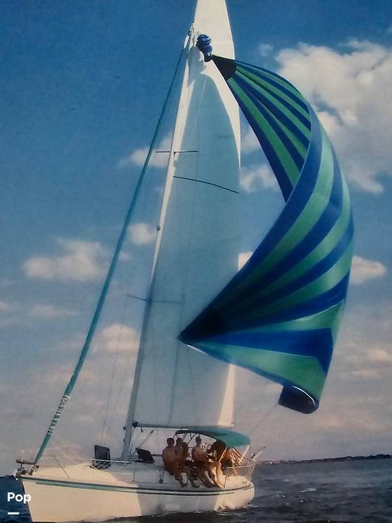 Slide: The Image of Hunter 35 Legend 1987 - 83