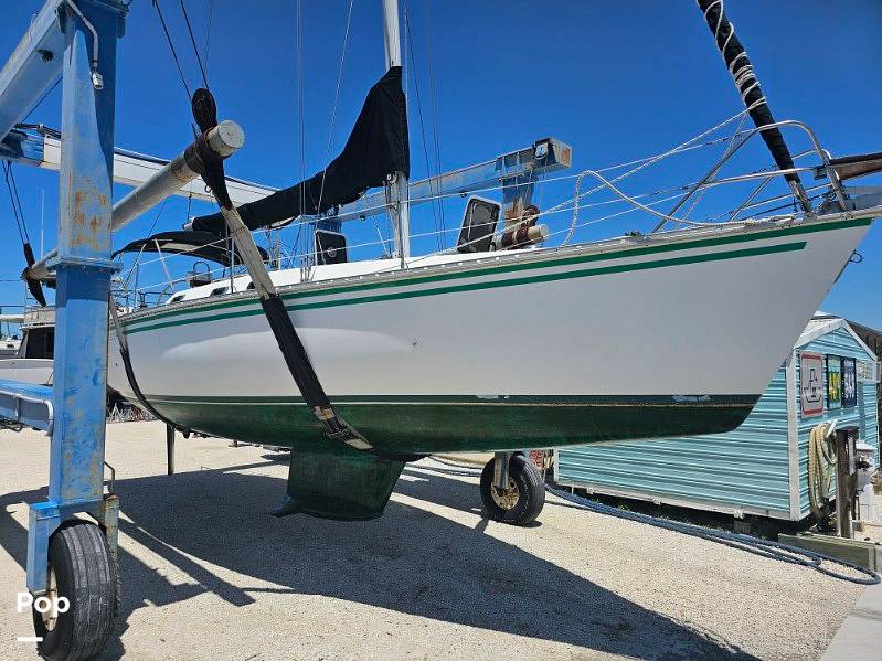 Slide: The Image of Hunter 35 Legend 1987 - 84