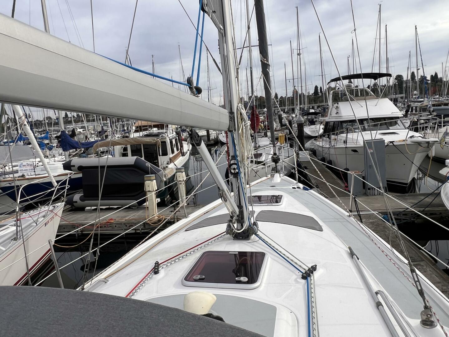 Slide: The Image of Foredeck1 2006 Hunter 36 - 4933545