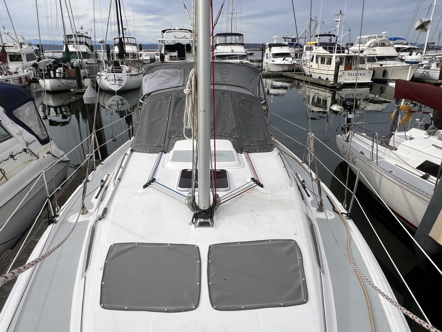 Slide: The Image of Foredeck2 2006 Hunter 36 - 4933546