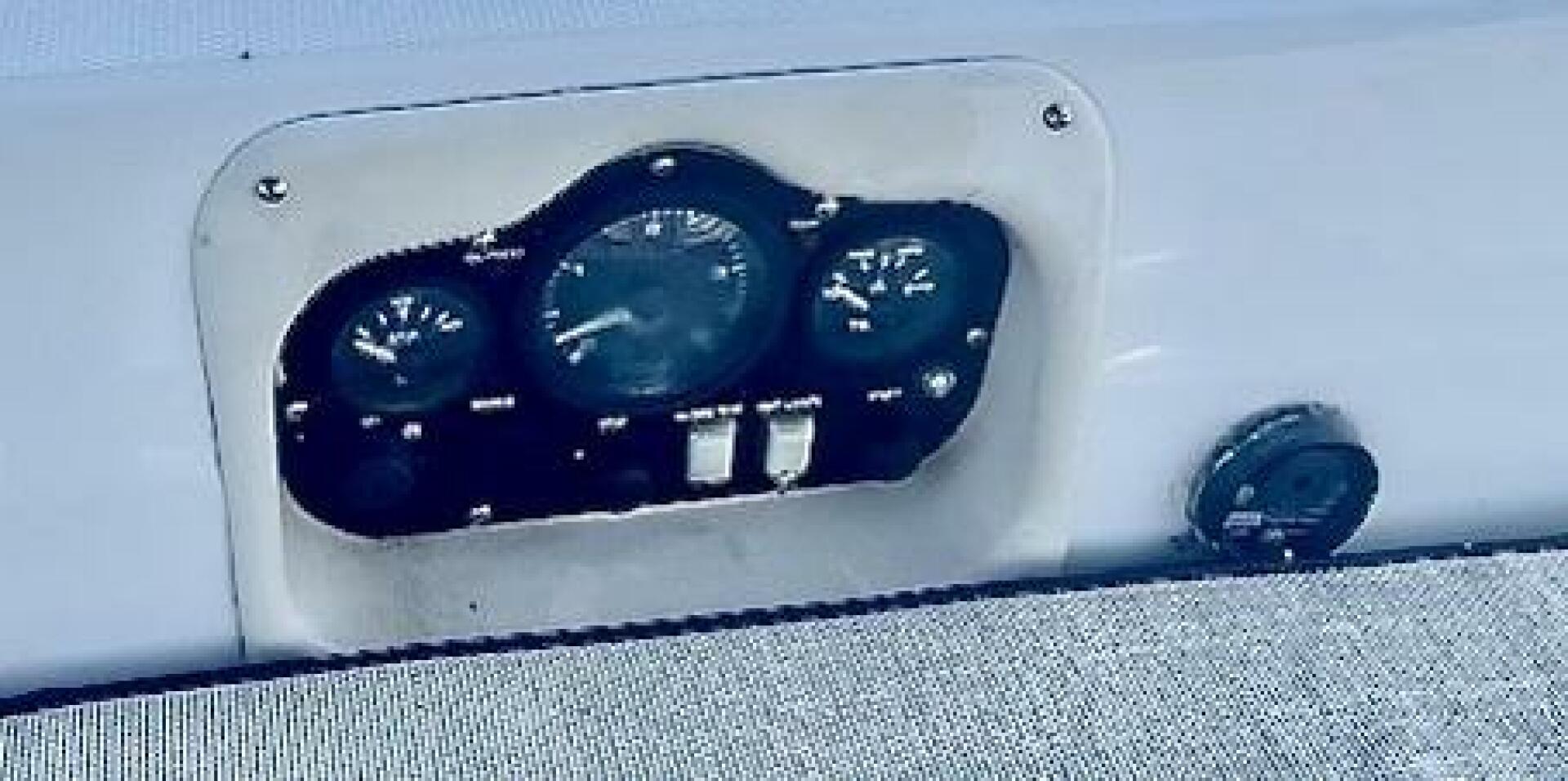 Slide: The Image of Hunter 420 2003 - 5336888