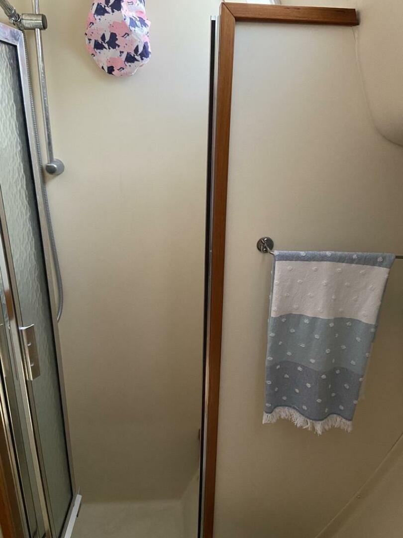 Slide: The Image of Hunter 44DS 2005 - 5476763