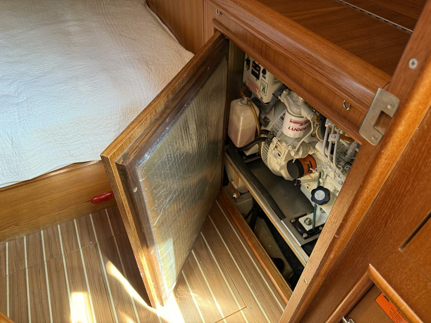 Slide: The Image of Hunter 46LE 2005 - 5366446