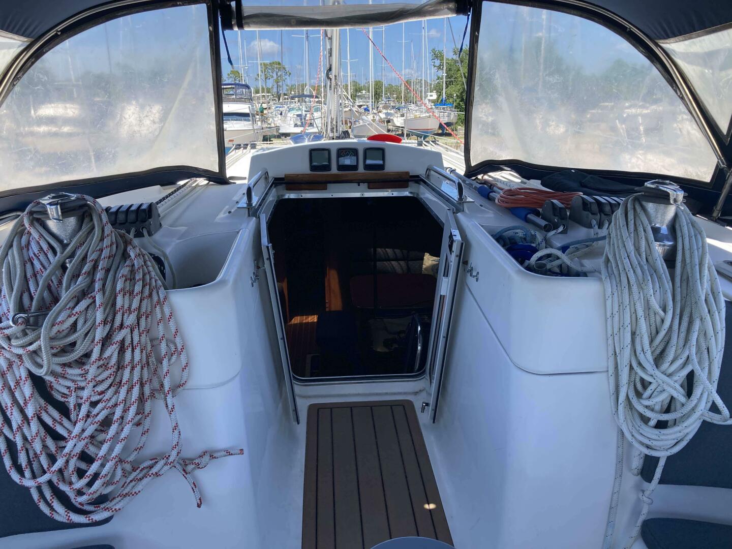 Slide: The Image of Hunter 49 Aft cockpit 2009 - 5183072
