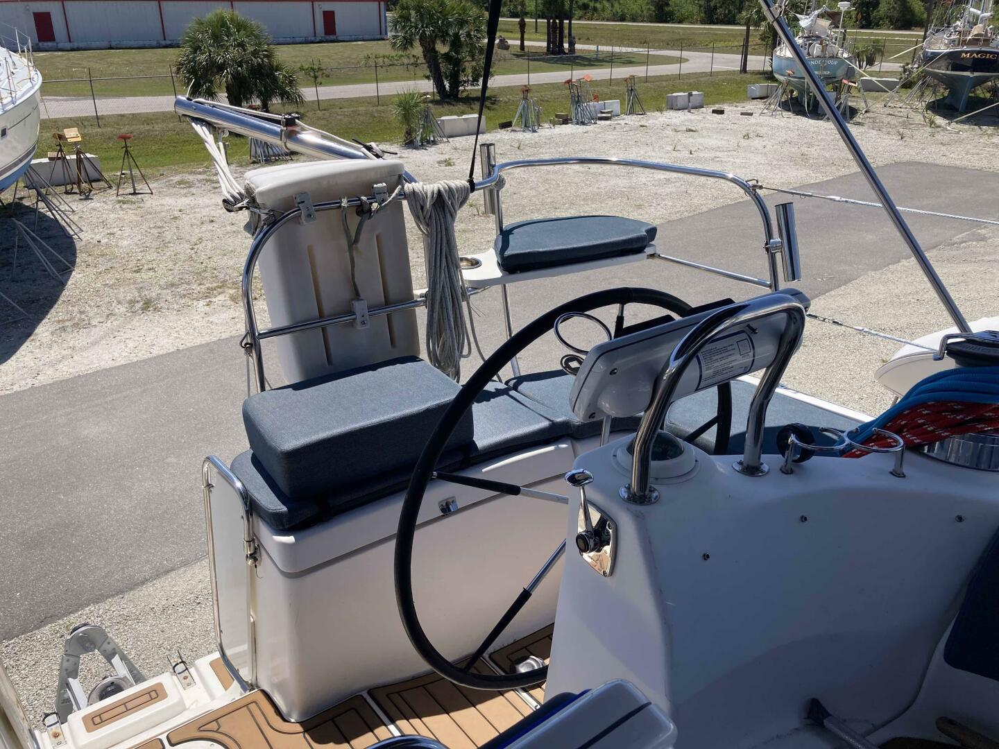 Slide: The Image of Hunter 49 Aft cockpit 2009 - 5183067