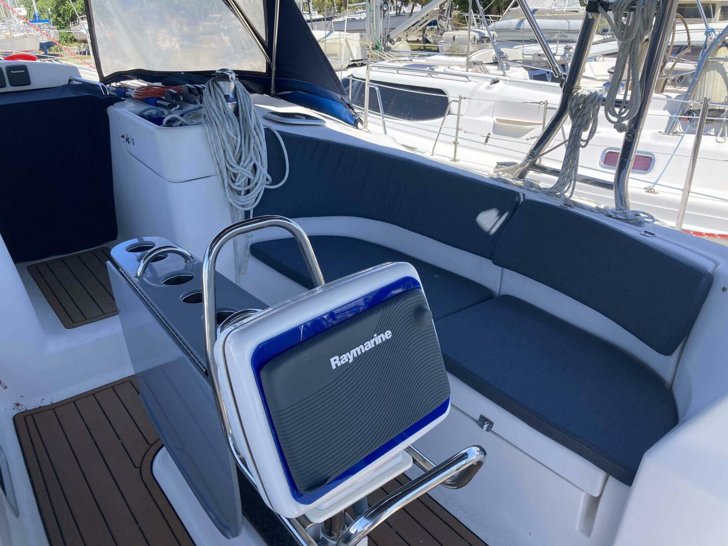 Slide: The Image of Hunter 49 Aft cockpit 2009 - 5183069