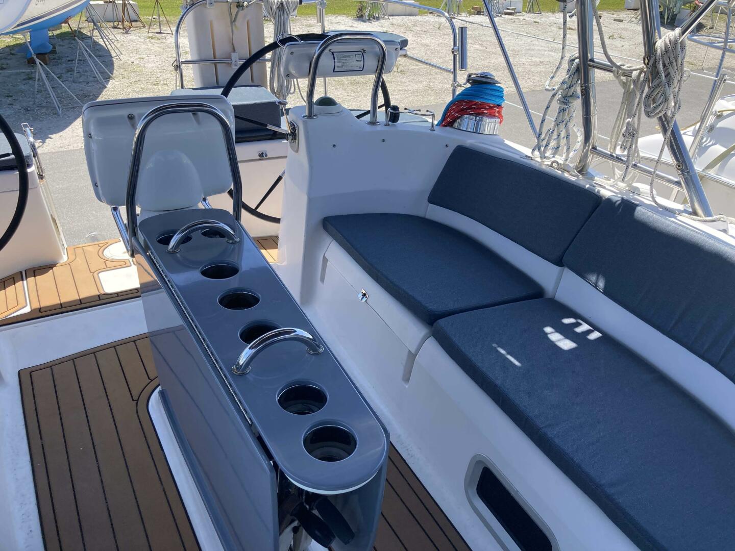 Slide: The Image of Hunter 49 Aft cockpit 2009 - 5183070