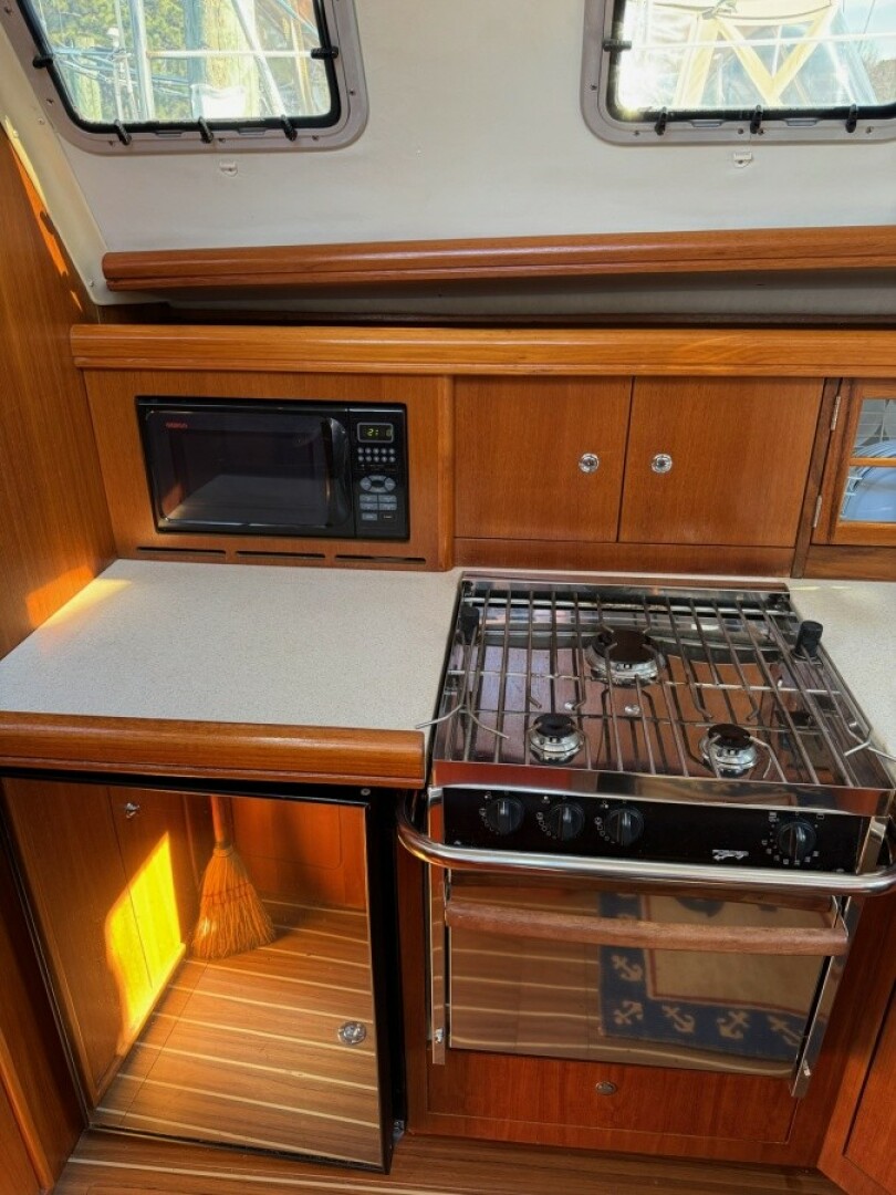 Slide: The Image of Used Sail Monohull for sale 2005 Hunter 41 AC - BIG DOOR PRIZE - 5086140
