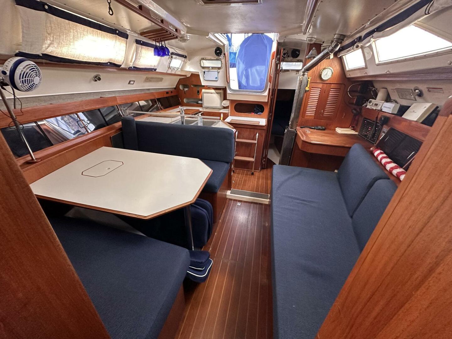 Slide: The Image of Hunter Sloop 1985 - 4826935