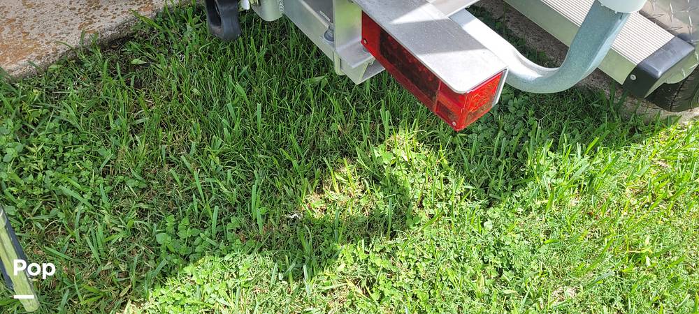 Slide: The Image of Hurricane 192SSOB 2018 - 15613489