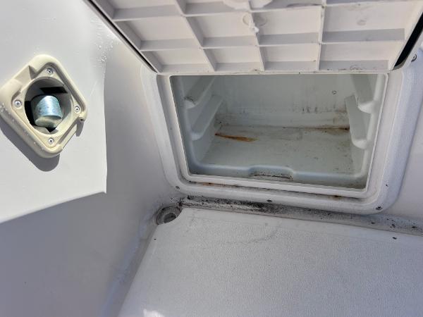 Slide: The Image of 2007 Hurricane 237 Sundeck Yamaha F250 storage compartment. - 16