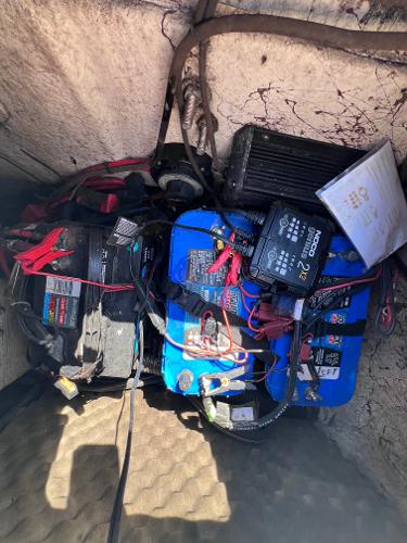 Slide: The Image of Battery compartment of a 2007 Hurricane 237 Sundeck Yamaha F250 boat. - 19