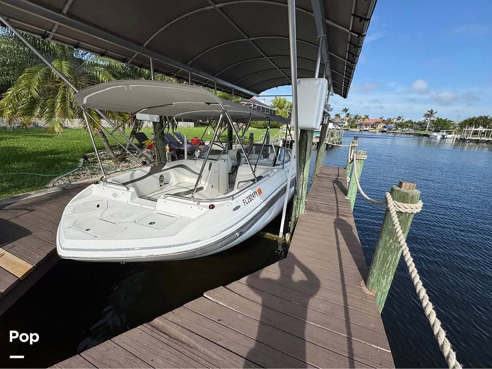 Slide: The Image of Hurricane 2400 Sundeck 2015 - 15516074
