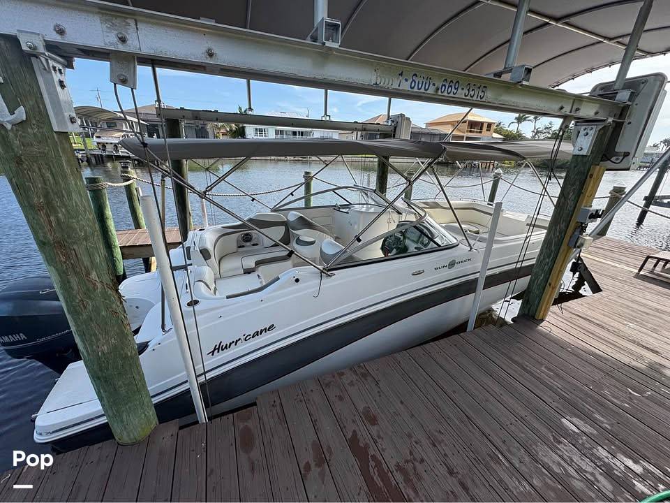 Slide: The Image of Hurricane 2400 Sundeck 2015 - 15516080