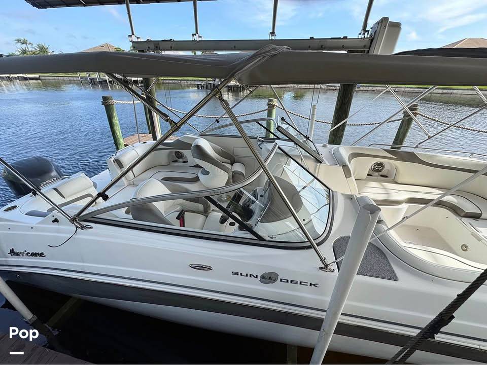 Slide: The Image of Hurricane 2400 Sundeck 2015 - 15516081