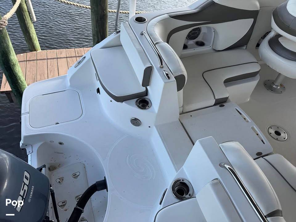 Slide: The Image of Hurricane 2400 Sundeck 2015 - 15516085