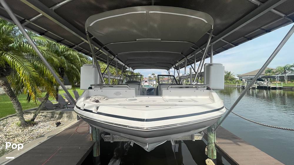 Slide: The Image of Hurricane 2400 Sundeck 2015 - 15555701