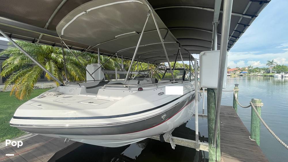 Slide: The Image of Hurricane 2400 Sundeck 2015 - 15555705