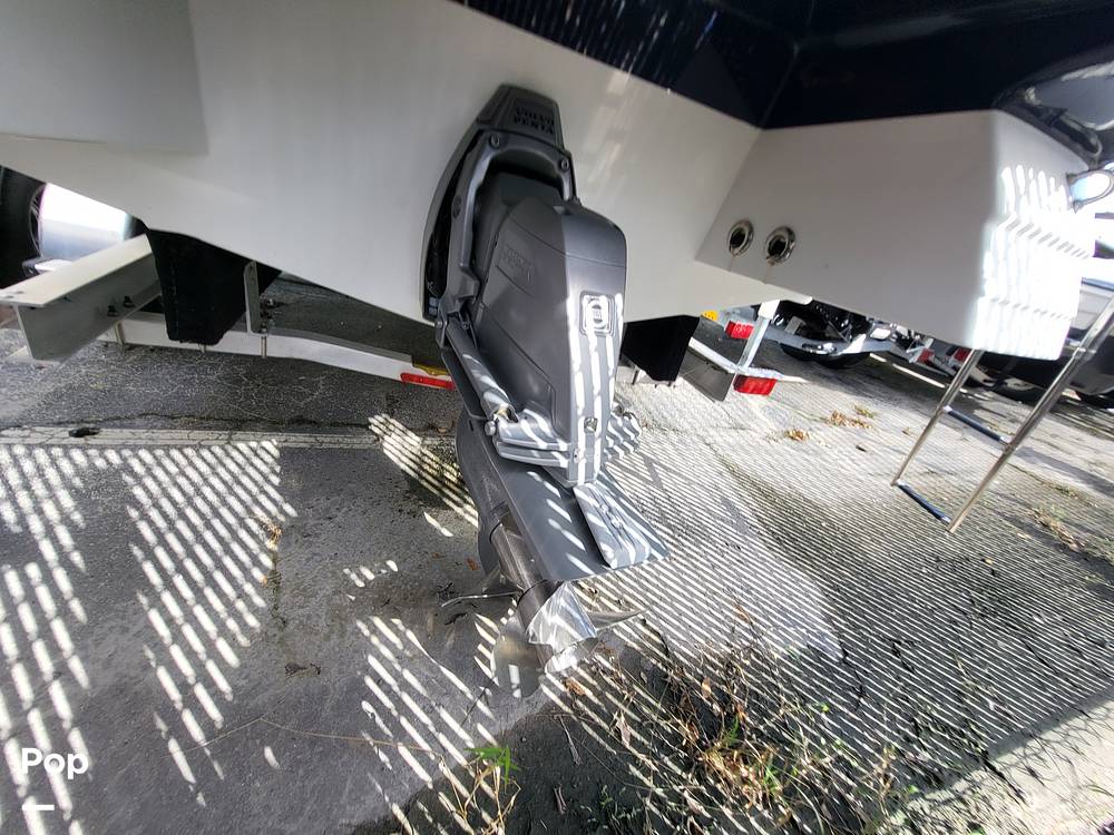 Slide: The Image of Hurricane SD 2400 IO 2018 - 14886043