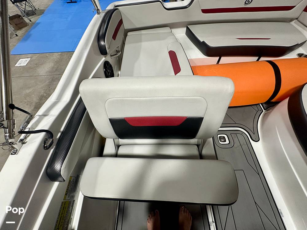 Slide: The Image of Captain's Chair - 15599699