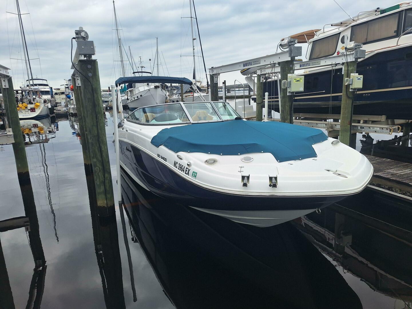 Slide: The Image of 2022 Hurricane Sun Deck 2400 Ob Power 9824689 980980916 0 030620250539 20 - 5359411