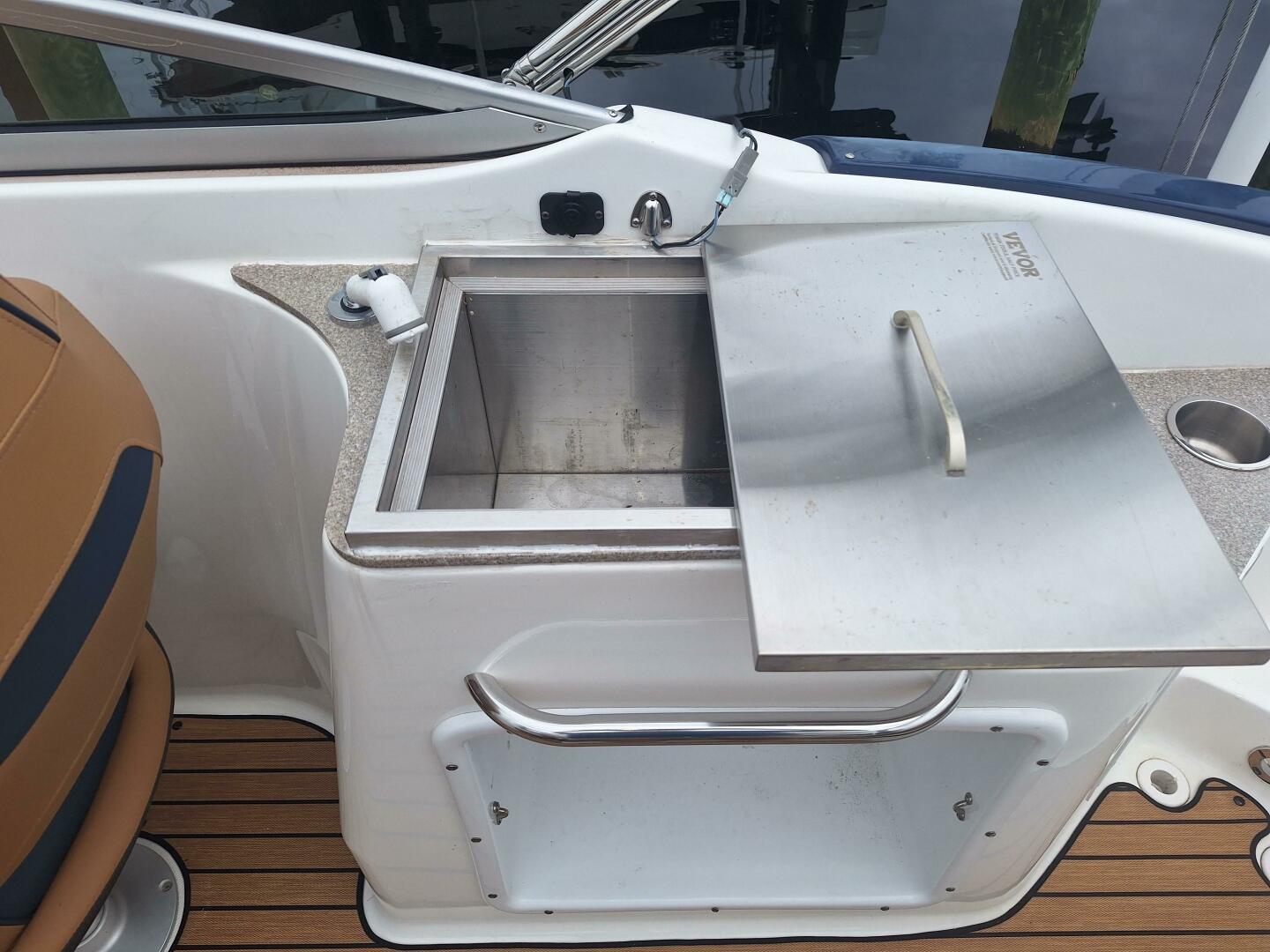Slide: The Image of 2022 Hurricane Sun Deck 2400 Ob Power 9824689 980980910 0 030620250539 14 - 5359417