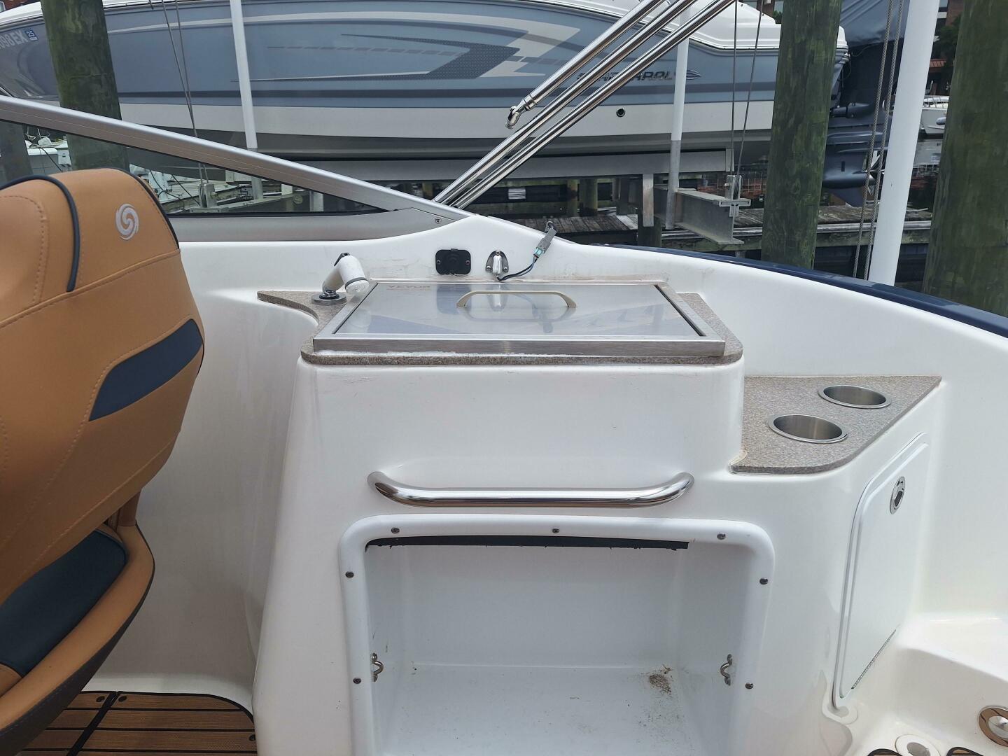 Slide: The Image of 2022 Hurricane Sun Deck 2400 Ob Power 9824689 980980909 0 030620250539 13 - 5359418
