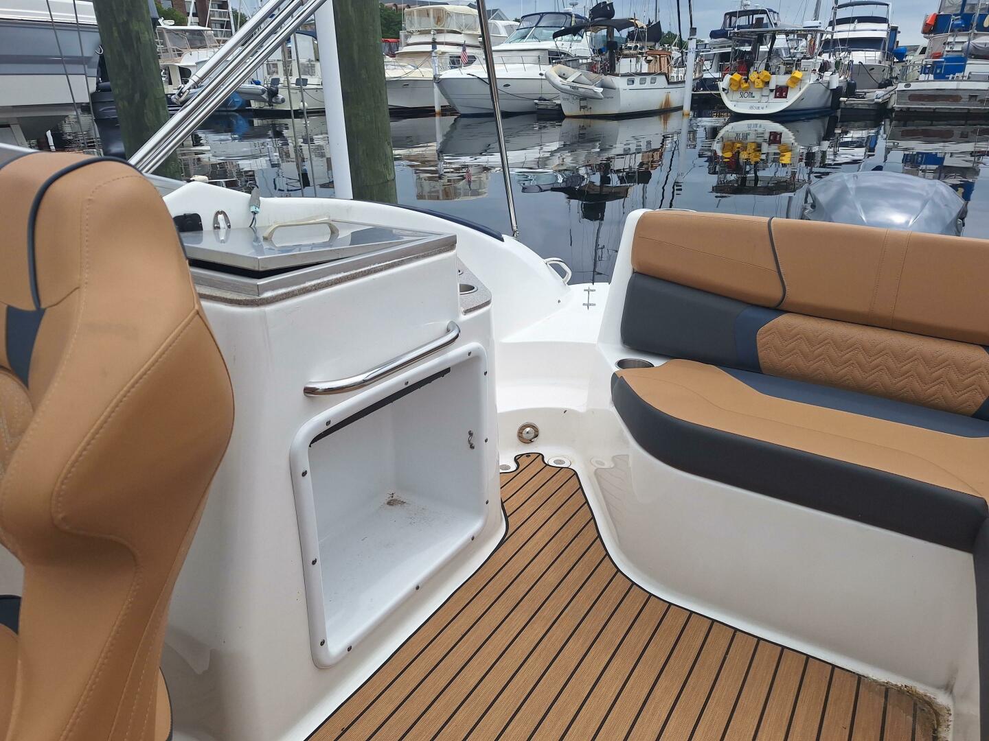 Slide: The Image of 2022 Hurricane Sun Deck 2400 Ob Power 9824689 980980908 0 030620250539 12 - 5359419