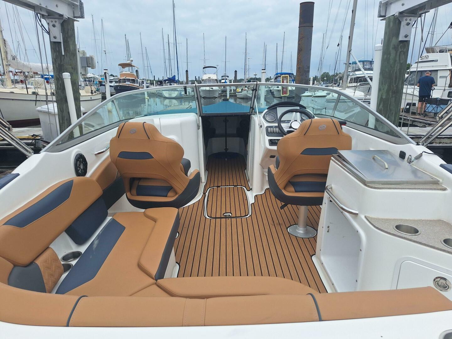 Slide: The Image of 2022 Hurricane Sun Deck 2400 Ob Power 9824689 980980902 0 030620250538 6 - 5359425