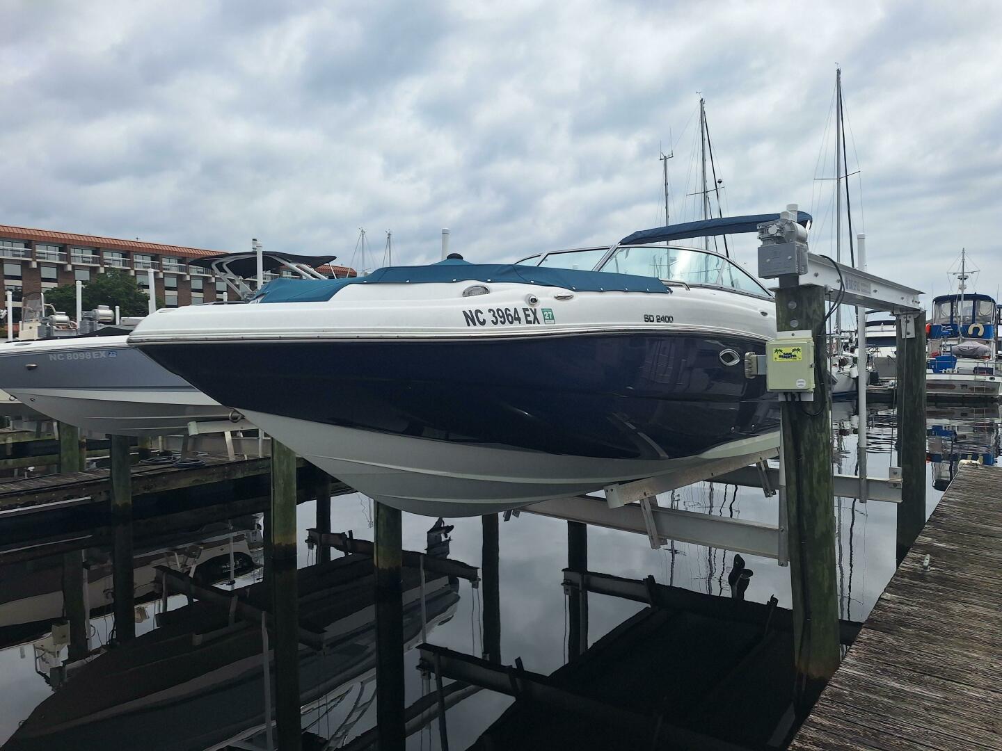 Slide: The Image of 2022 Hurricane Sun Deck 2400 Ob Power 9824689 980980901 0 030620250538 5 - 5359426