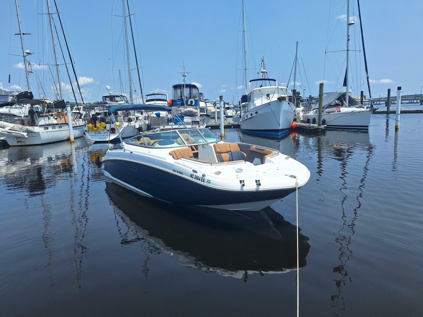 Slide: The Image of 2022 Hurricane Sun Deck 2400 Ob Power 9824689 980980899 0 030620250538 3 - 5359428