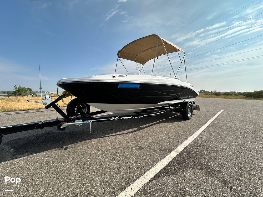 Slide: The Image of Hurricane SunDeck Sport 185 2022 - 14500489