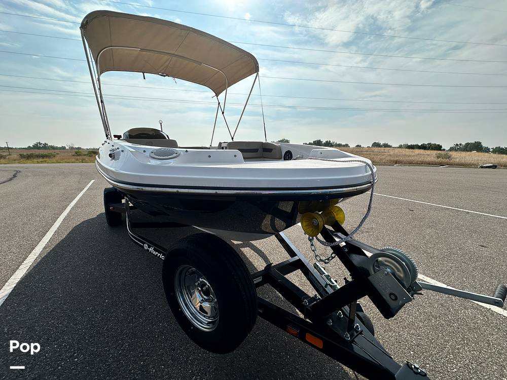 Slide: The Image of Hurricane SunDeck Sport 185 2022 - 14500500