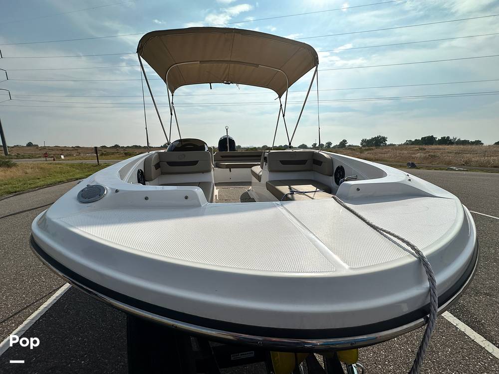 Slide: The Image of Hurricane SunDeck Sport 185 2022 - 14500501