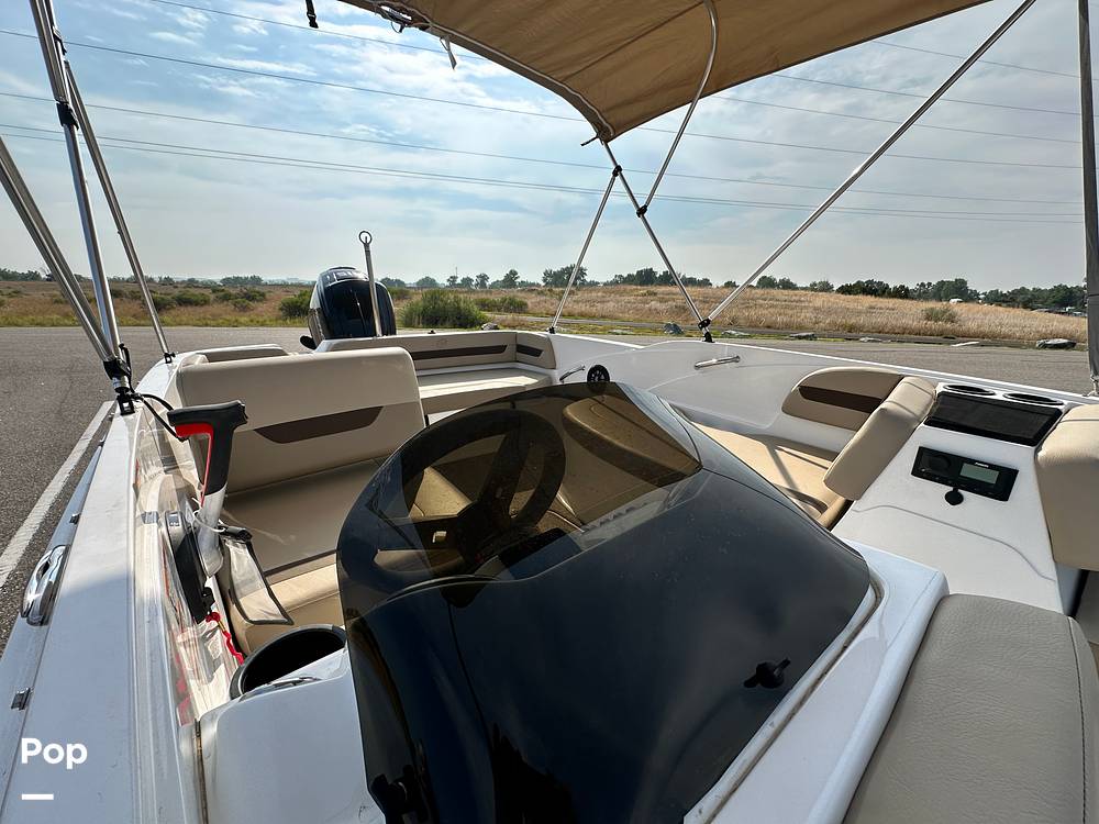Slide: The Image of Hurricane SunDeck Sport 185 2022 - 14500503