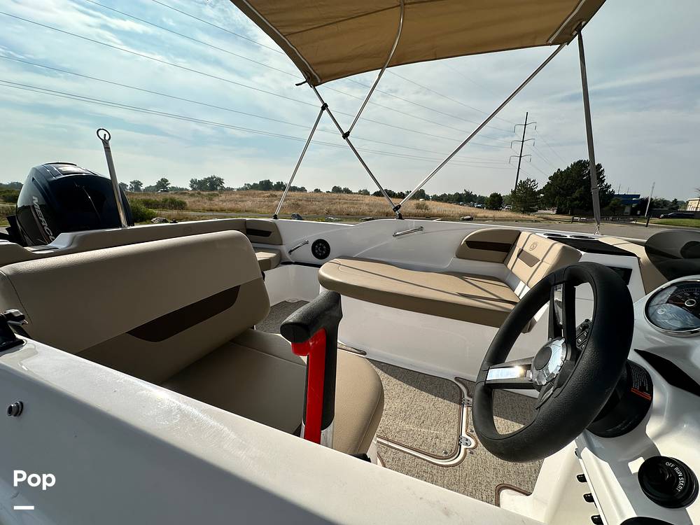 Slide: The Image of Hurricane SunDeck Sport 185 2022 - 14500504
