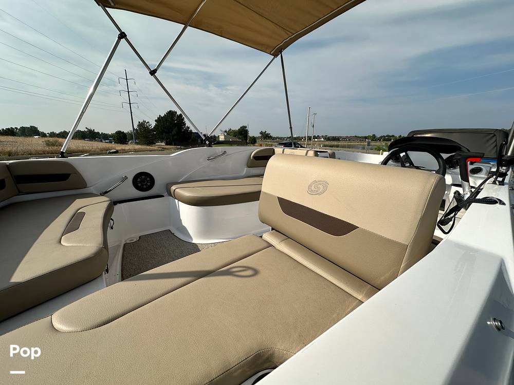 Slide: The Image of Hurricane SunDeck Sport 185 2022 - 14500505