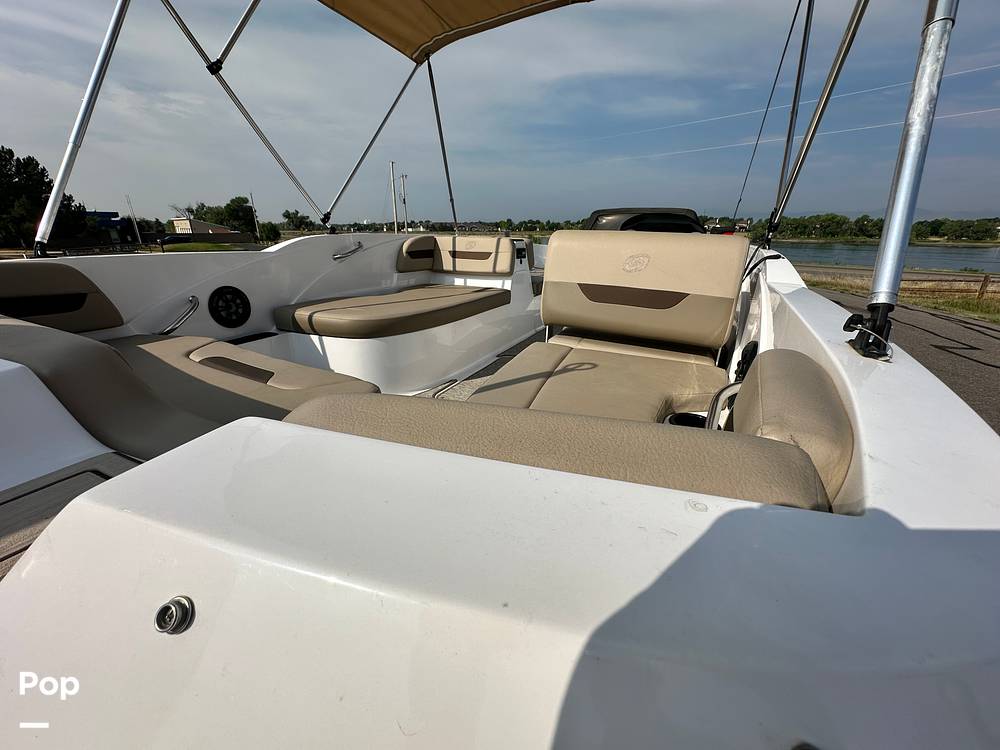 Slide: The Image of Hurricane SunDeck Sport 185 2022 - 14500506