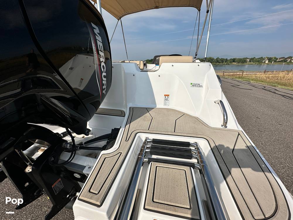 Slide: The Image of Hurricane SunDeck Sport 185 2022 - 14500507